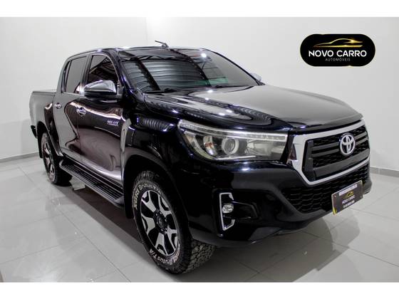 TOYOTA HILUX 2.8 SRX 4X4 CD 16V DIESEL 4P AUTOMÁTICO TOYOTA HILUX 2.8 SRX 4X4 CD 16V DIESEL 4P AUTOMÁTICO